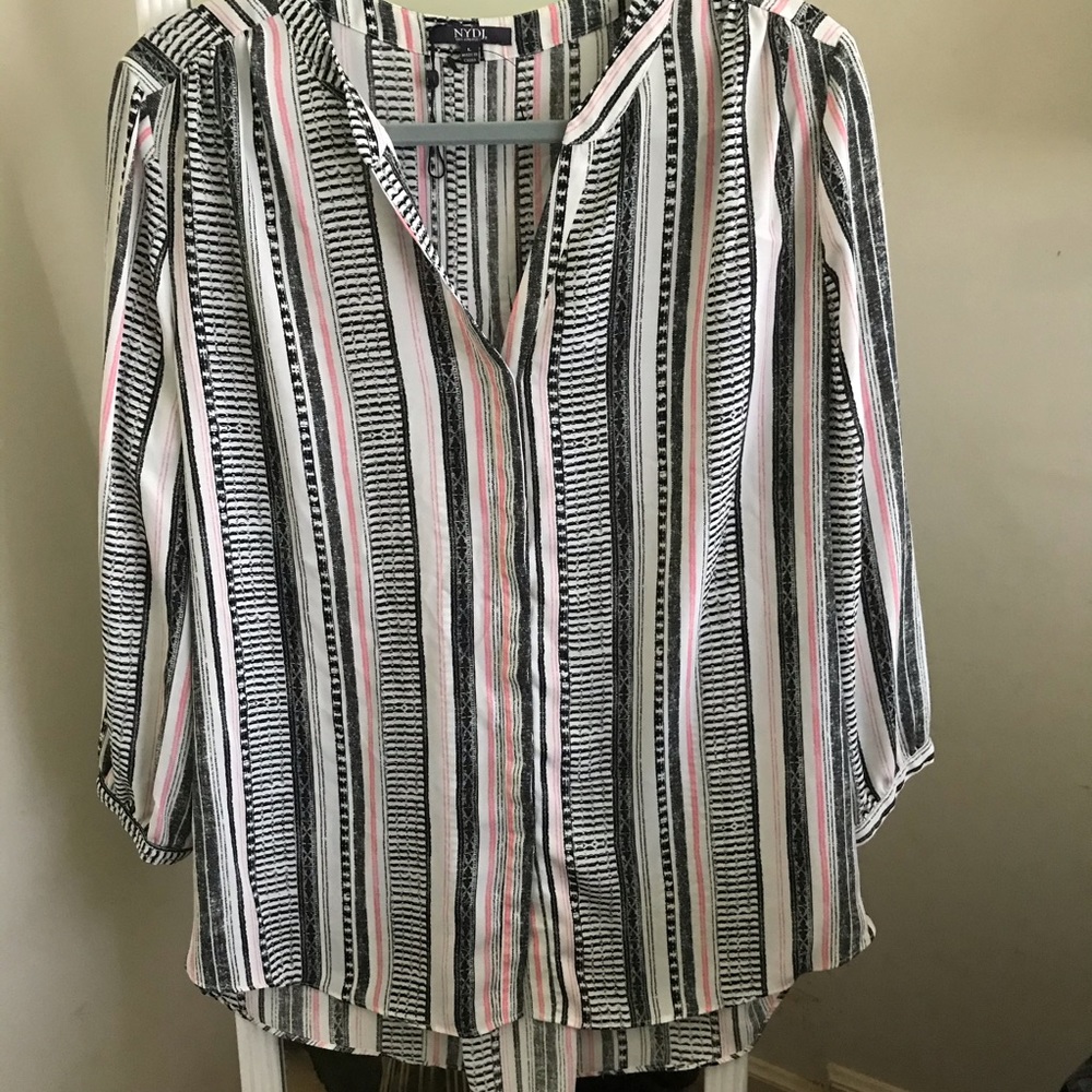 NYDJ V neck Buttondown Top L